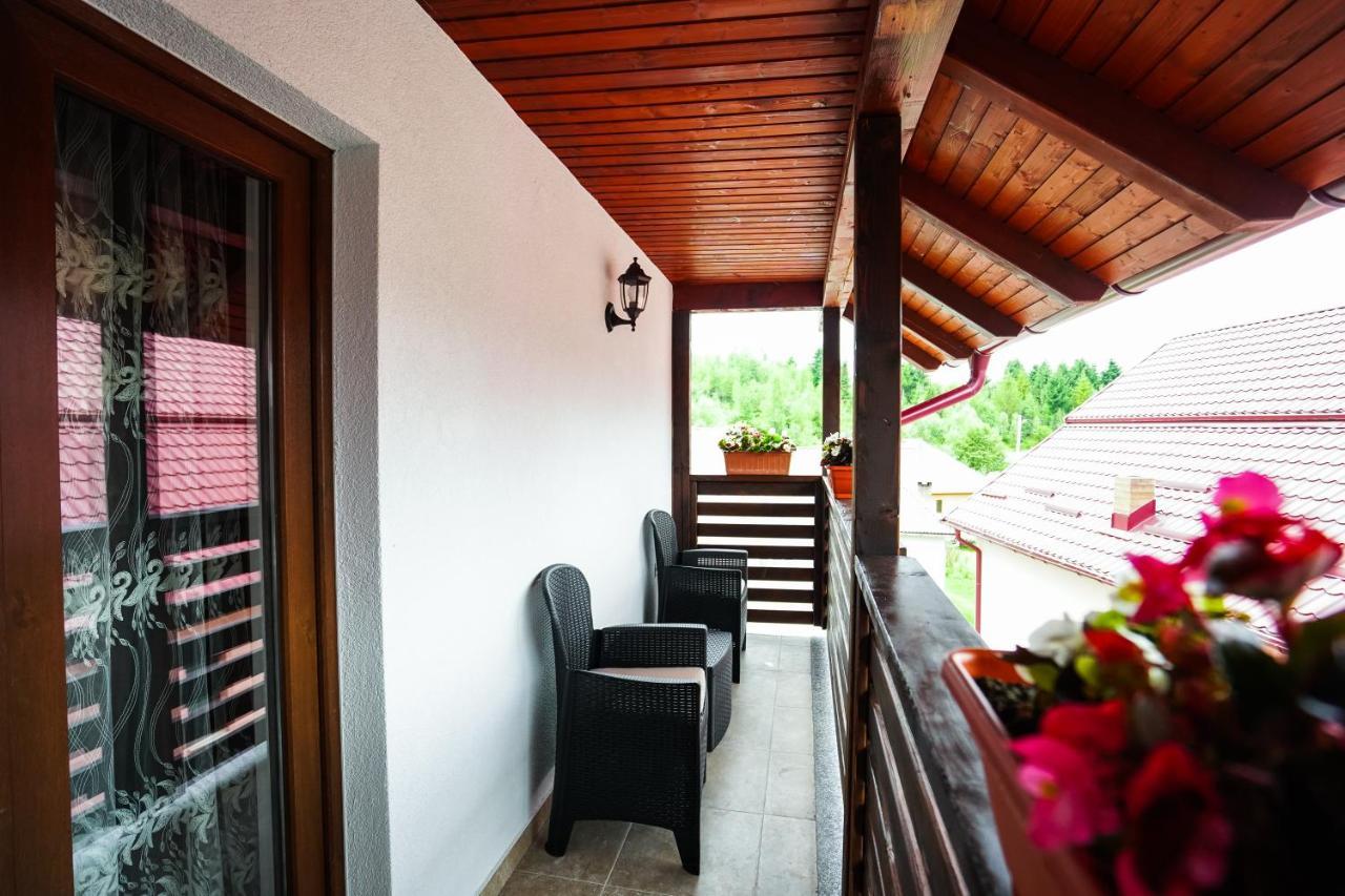Pensiunea Trei Lalele Moisei Ngoại thất bức ảnh